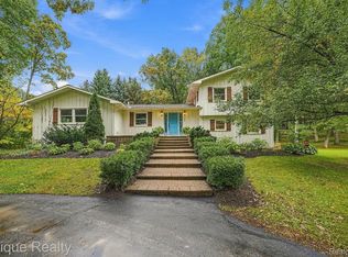 5355 Bullard Rd, Fenton, MI 48430
