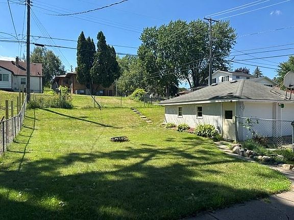 3rd image of 457 18th Ave N