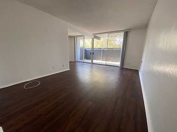 2nd image of 609 De La Vina St #27