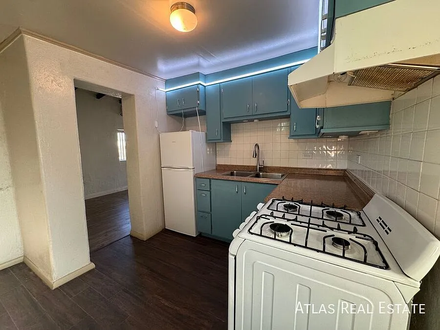 Central - One Bedroom House - Unique - Must See — Photo 3