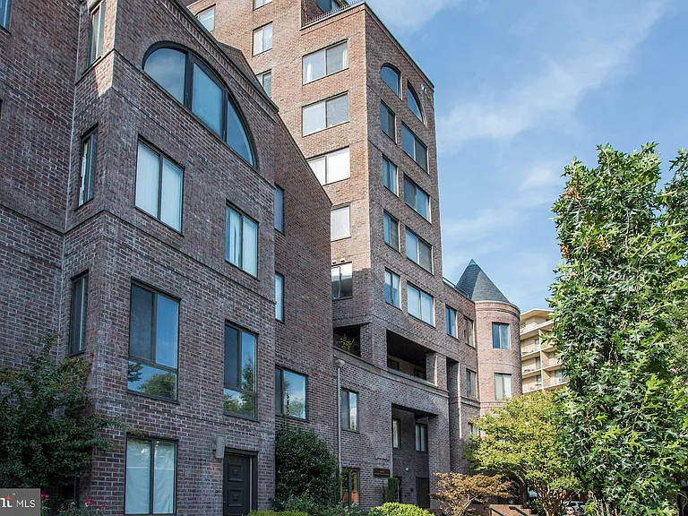 3 Washington Cir NW #803 — Photo 3