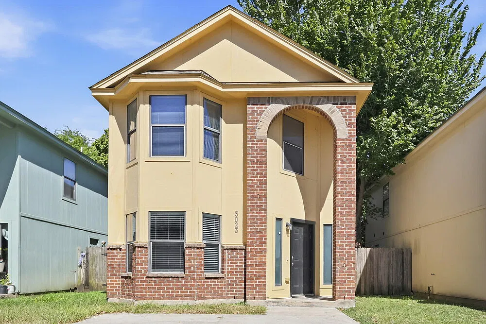 4 bed, 2.0 bath, 1590 sqft, $1,425 — Photo 1