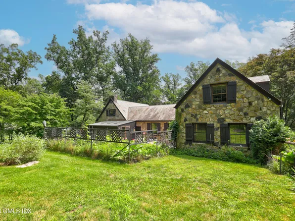 98 Dogwood Ln, Stamford, CT 06903