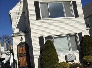 4523 172nd St, Flushing, NY 11358