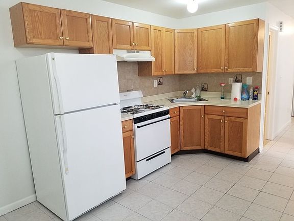 3rd image of 497 Mosely Ave #1