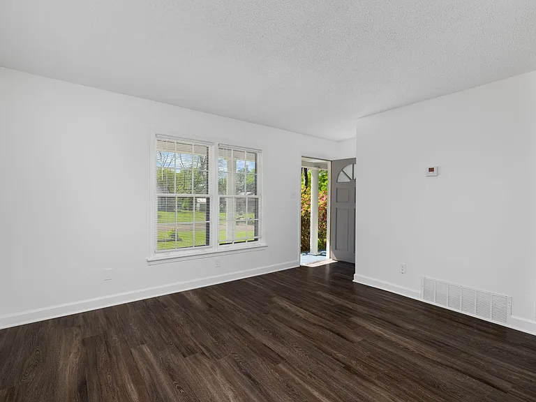 8228 Brooksville Cv — Photo 3