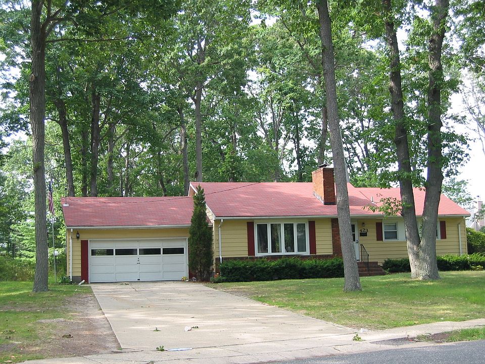 1st image of 423 W Lincoln Ave