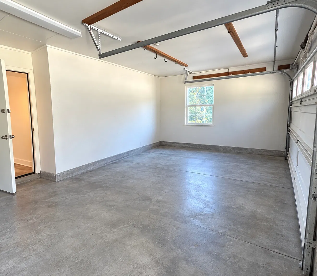 2 bed, 700 sqft, $3,500 — Photo 3