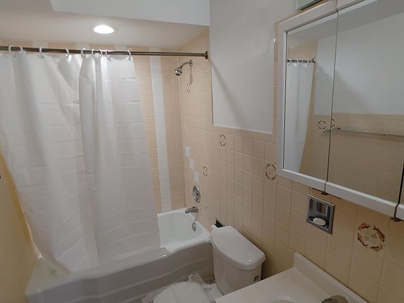 4th image of 7504 W Lawrence Ave #G