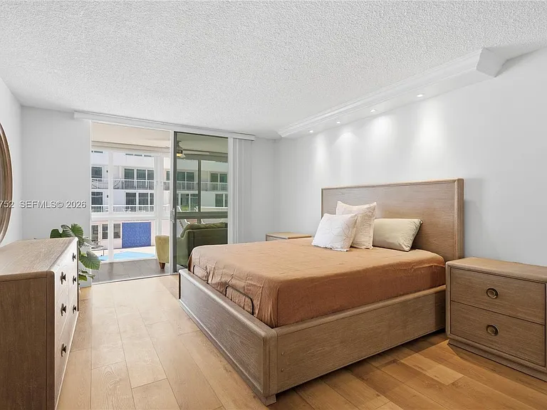 5401 Collins Ave #102 — Photo 11