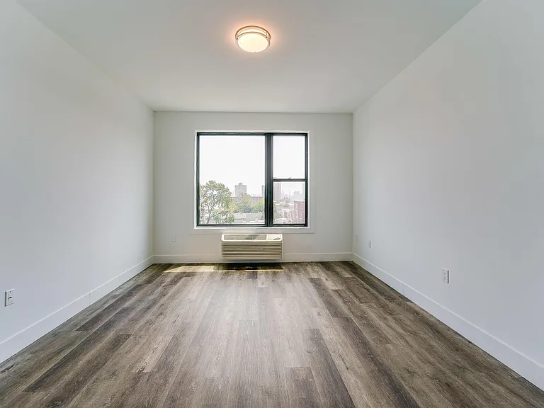 400 69th St #402 — Photo 15