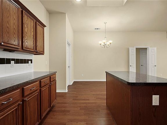 3rd image of 8423 High Brush Dr