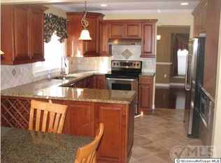 27 Alexandria Dr, Manalapan, NJ