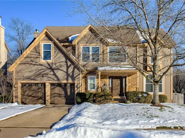 12315 Ash St, Overland Park, KS 66209