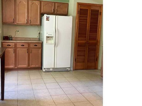 4th image of 4892 Ledyard Dr