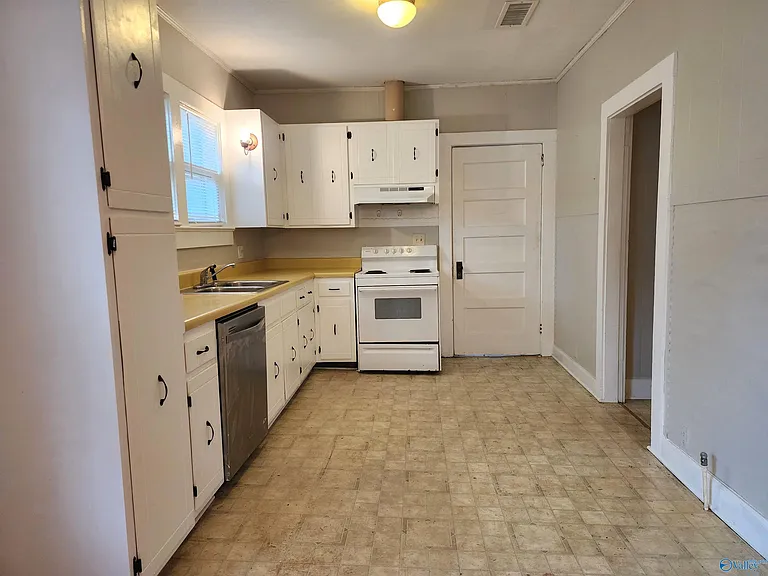 721 S Market St — Photo 8