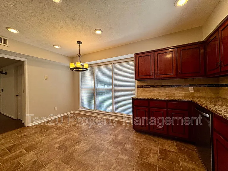 6446 Gloucester Ct — Photo 7