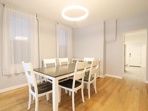 3rd image of 1006 S Oakley Blvd #1