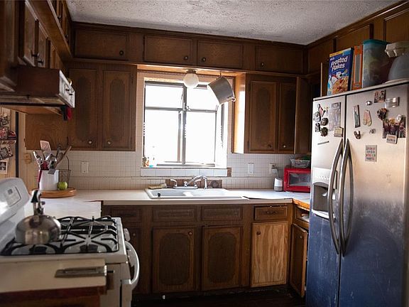 4th image of 1305 S Beauregard St
