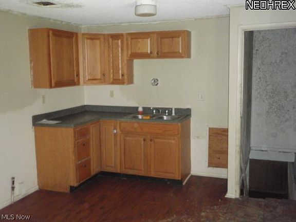 4th image of 2009 Saratoga Ave SW