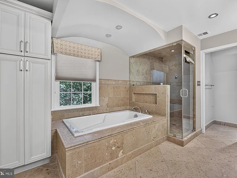 1022 Delf Dr — Photo 21