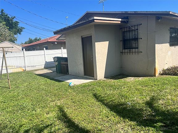 5th image of 2481 NW 13th Ct
