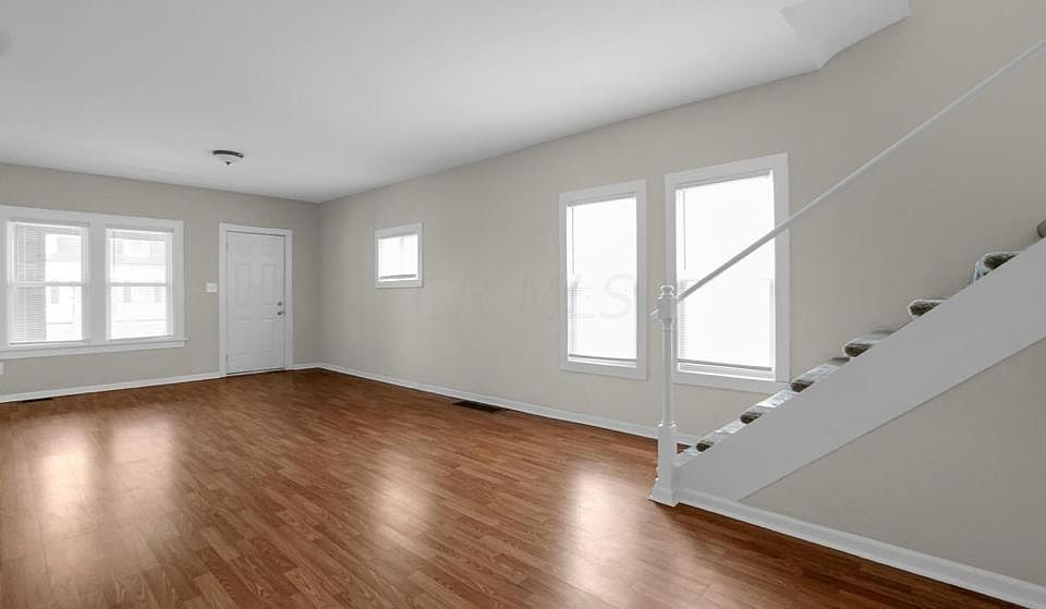 1st image of 1404 Duxberry Ave #1404