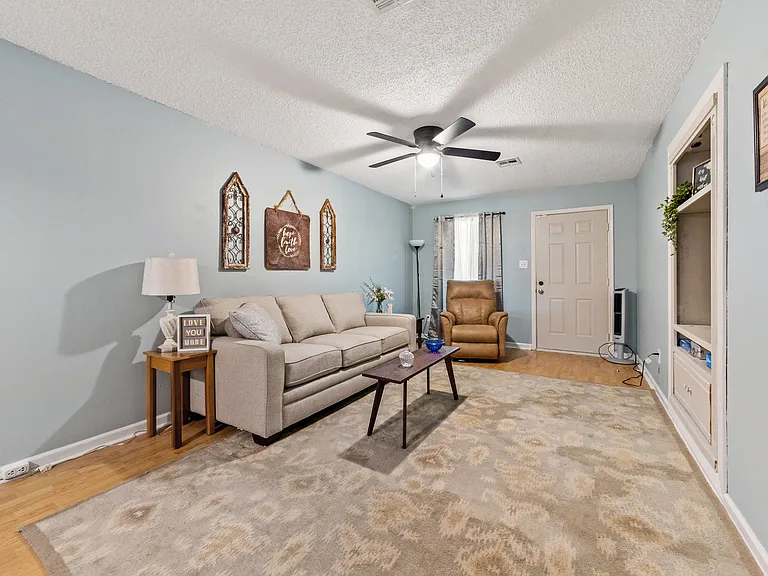 403 Clara St #B — Photo 2