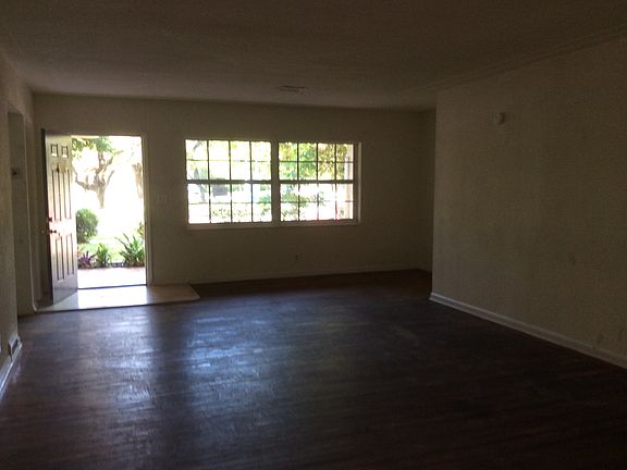 5th image of 365 NE 123rd St