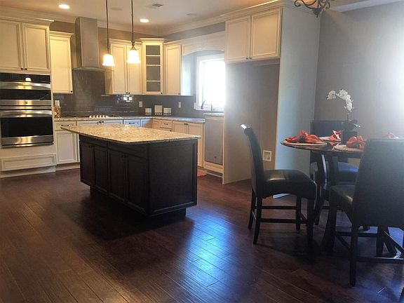 4th image of 281 Savannah Park Dr