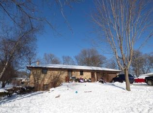 6 Truman Dr, East Dubuque, IL 61025