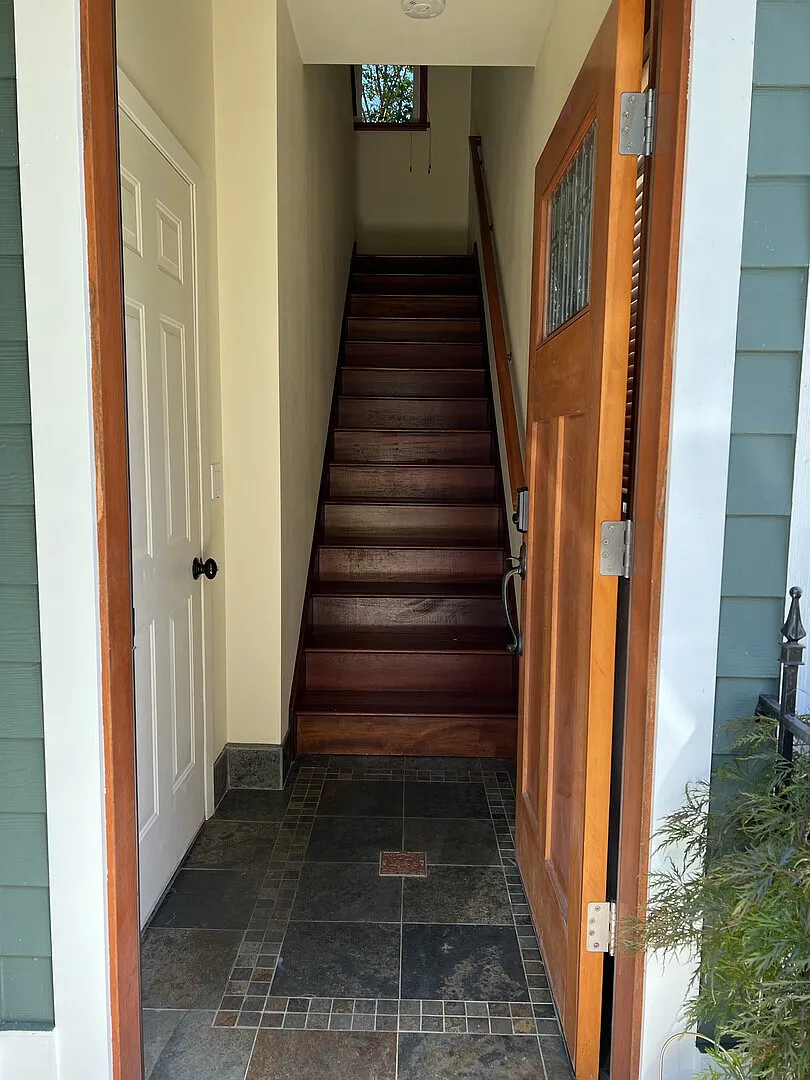 Charming Carriage House — Photo 4
