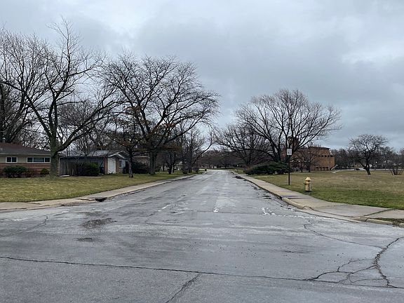 5th image of 275 Somonauk St