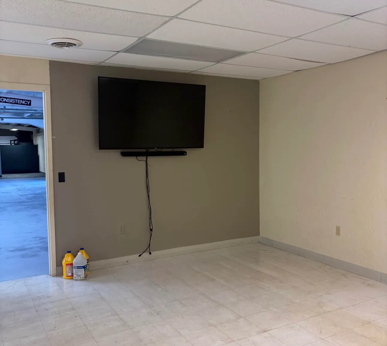 4 bed, 5000 sqft, $4,500 — Photo 4