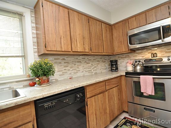 3rd image of 395 Woodstone Dr #1