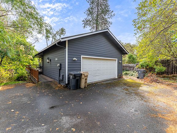 2nd image of 759 NW Bellevue Pl