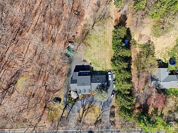 2nd image of 140 Bunker Hill Rd