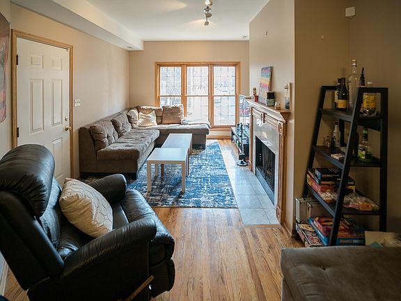 4th image of 844 N Wood St APT 1