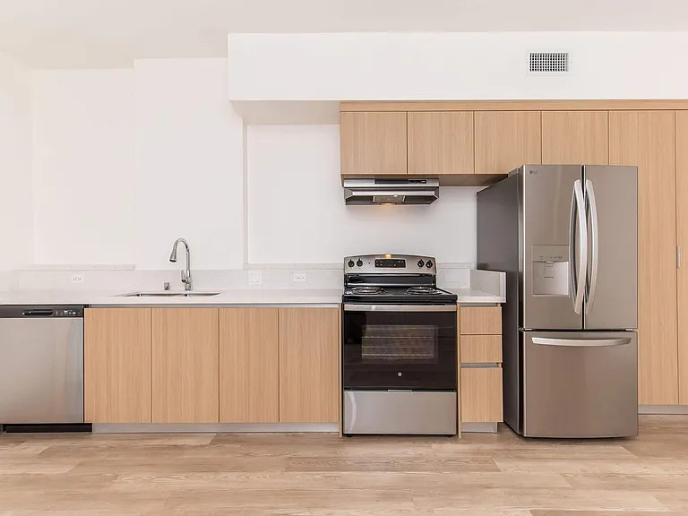 Woodlake Apartments — Photo 43