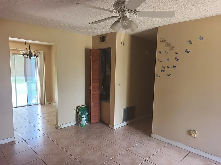 12 Jackson Ct #12 — Photo 2