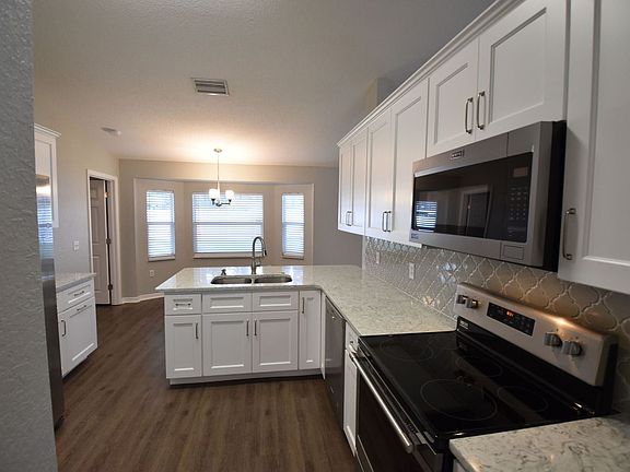 5th image of 516 Seven Oaks St