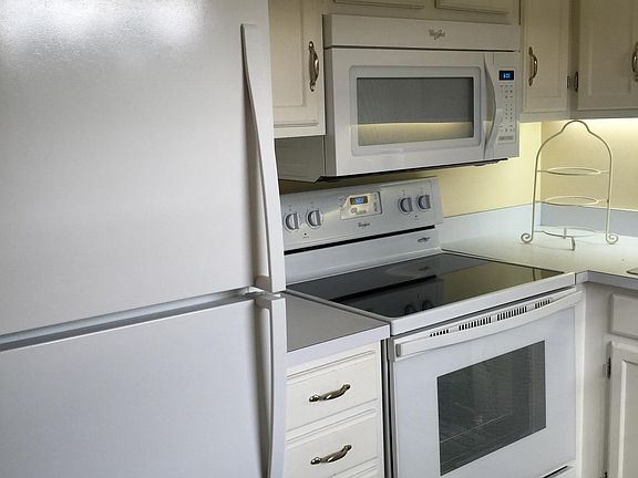 3rd image of 22 Pine Arbor Ln APT 205