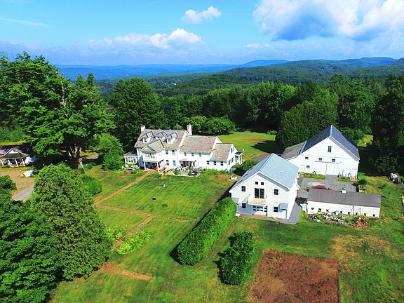Skycroft Farm: main house, Art Barn to Rt rear, Skycroft Cottage to left, Skycroft Art Loft in foreground.
