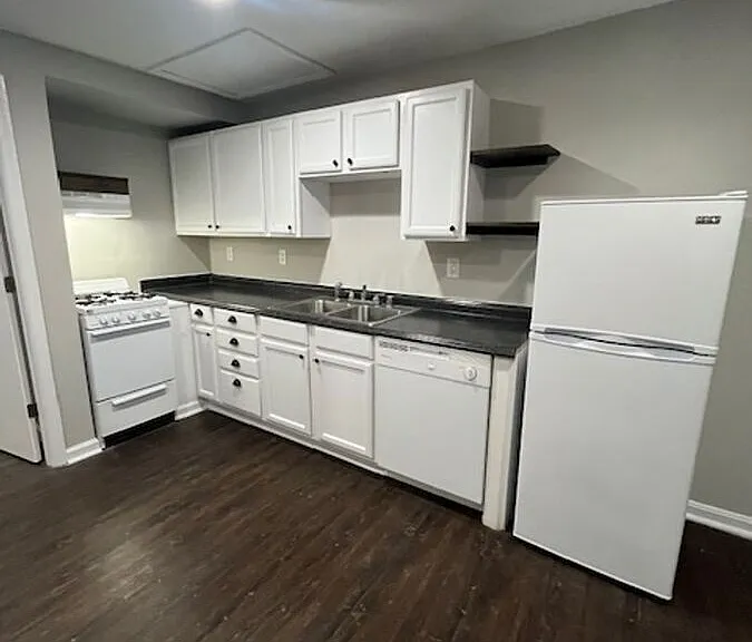208 Lakeshore Dr #22 — Photo 4