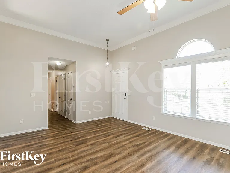 11623 N Windsor Ave — Photo 3