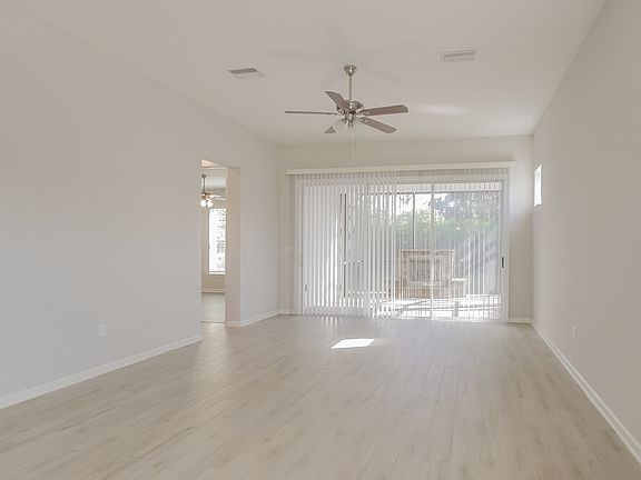 5th image of 272 Vista Lake Cir