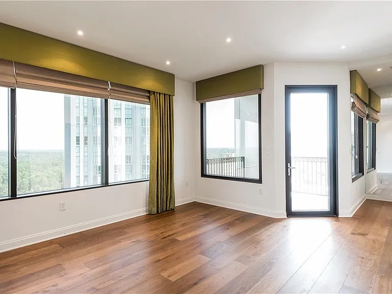 2828 Peachtree Rd NE #1903 — Photo 27