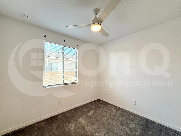 349 E Hawaii Dr — Photo 17
