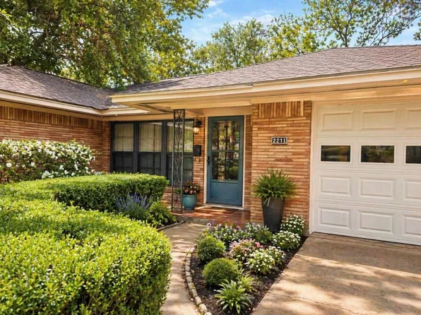 2211 Hialeah Dr, Houston, TX 77018