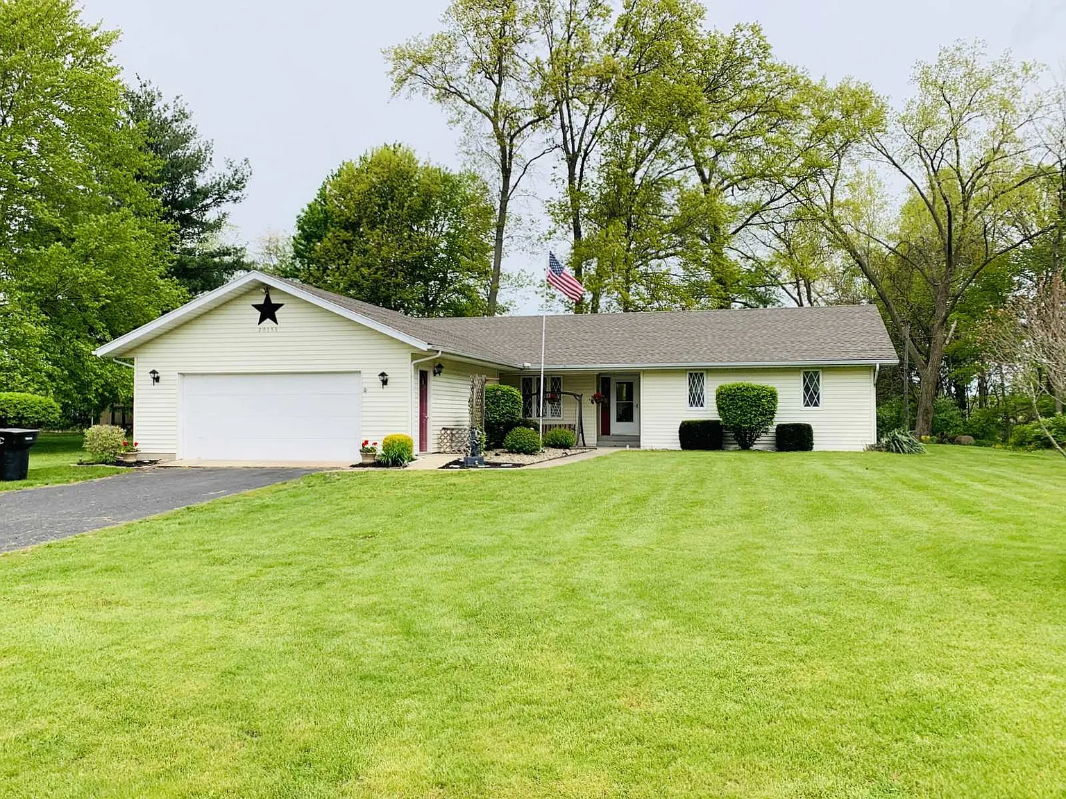 20755 Roycroft Dr photo 1